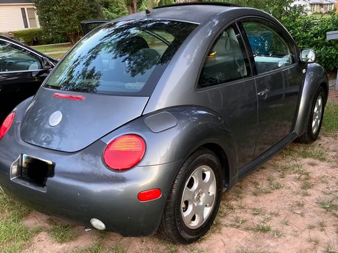 Used 2002 Volkswagen Beetle GLS FWD image 2