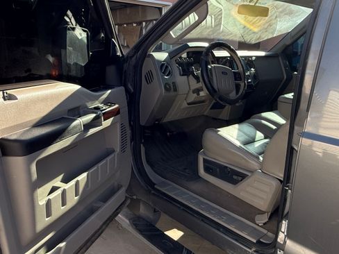 Used 2010 Ford F250 Lariat image 10