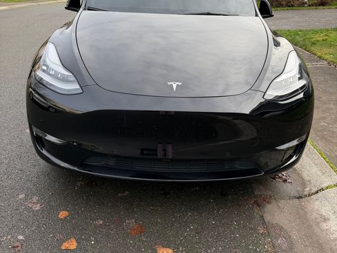 Used 2022 Tesla Model Y Long Range image 2