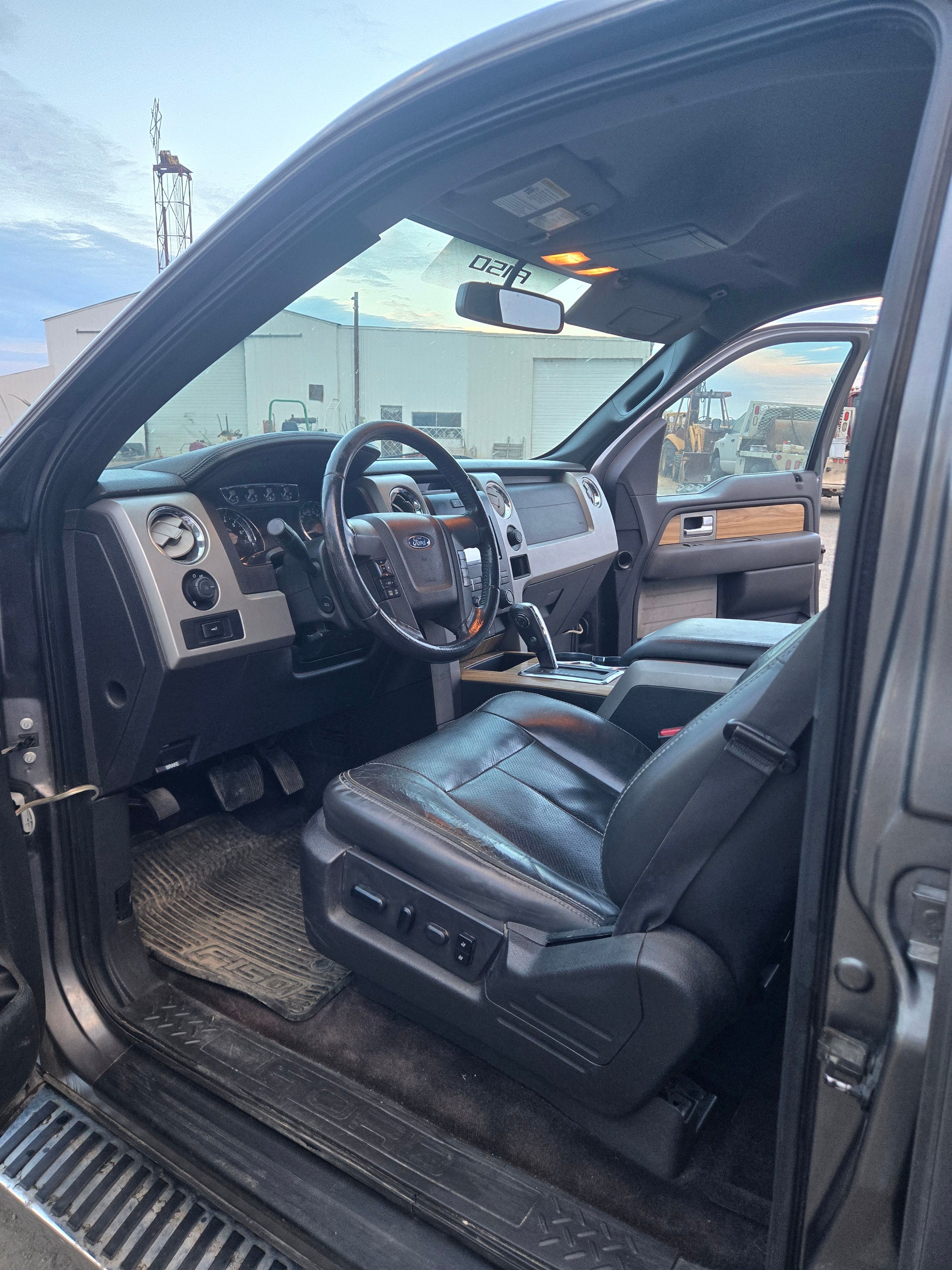 Used 2011 Ford F150 Lariat w/ Lariat Plus Pkg AWD/4WD image 6