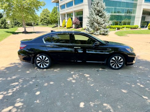 Used 2017 Honda Accord EX-L image 6