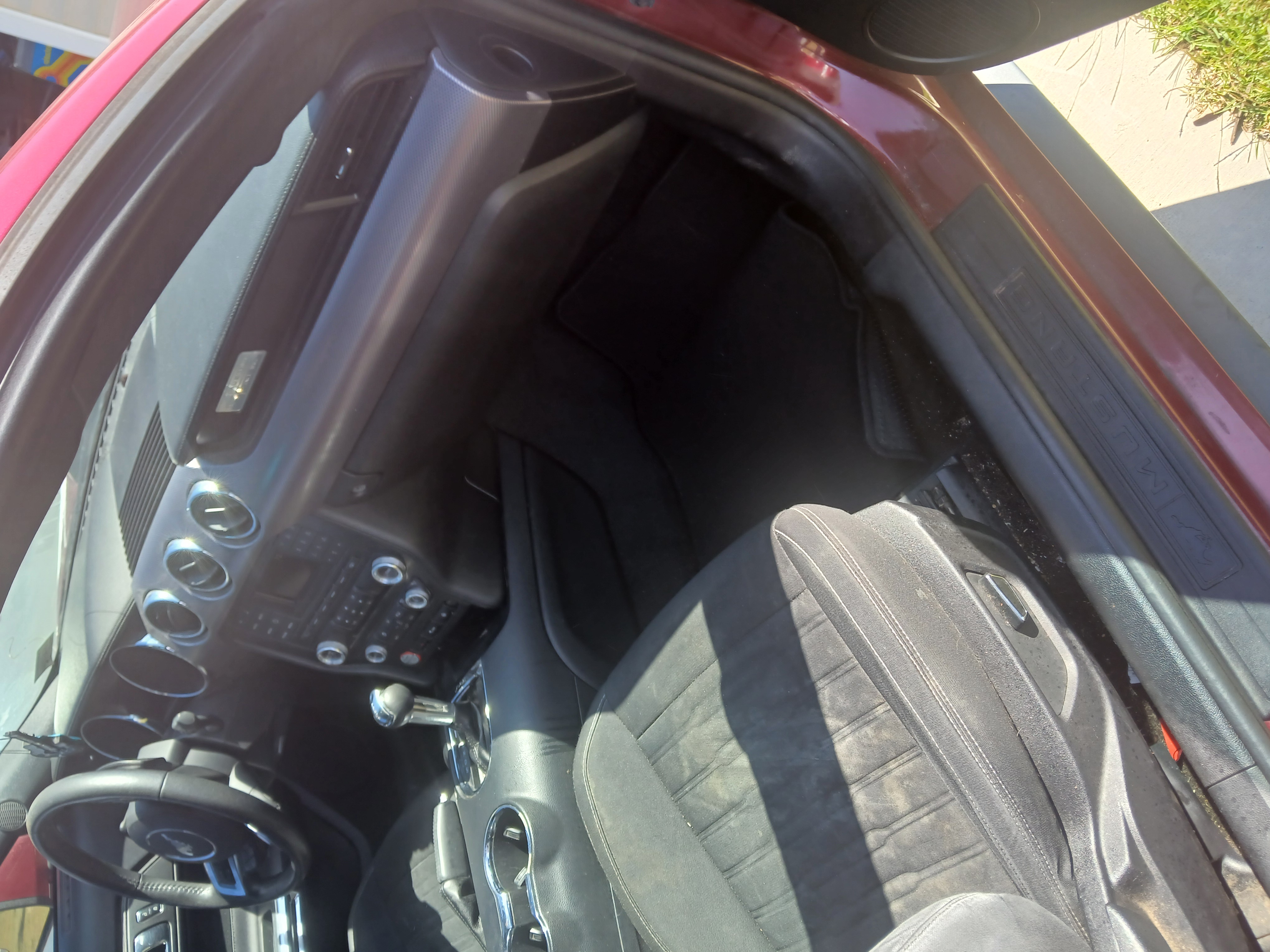 Used 2017 Ford Mustang Coupe RWD image 2