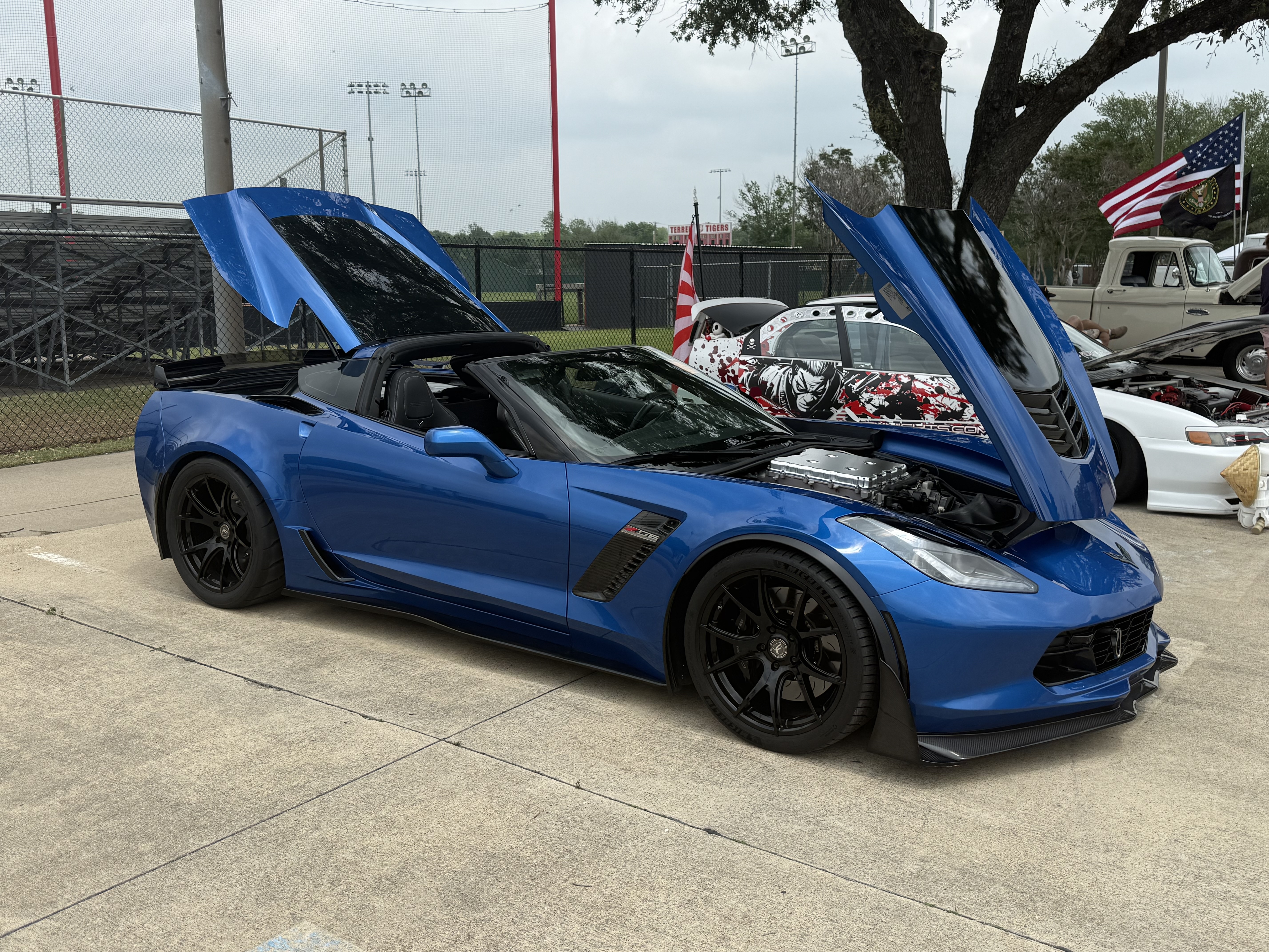 Used 2016 Chevrolet Corvette Z06 w/ 2LZ Preferred Equipment Group RWD image 1
