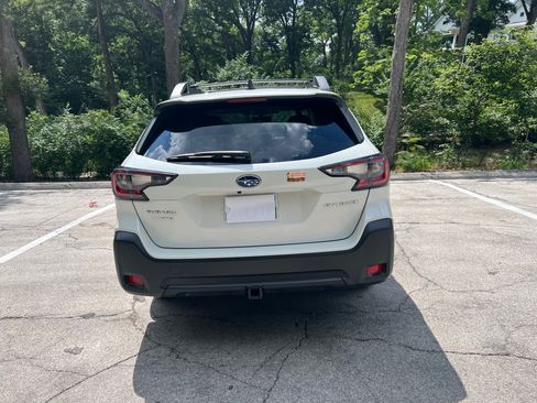 Used 2023 Subaru Outback Premium AWD/4WD image 4