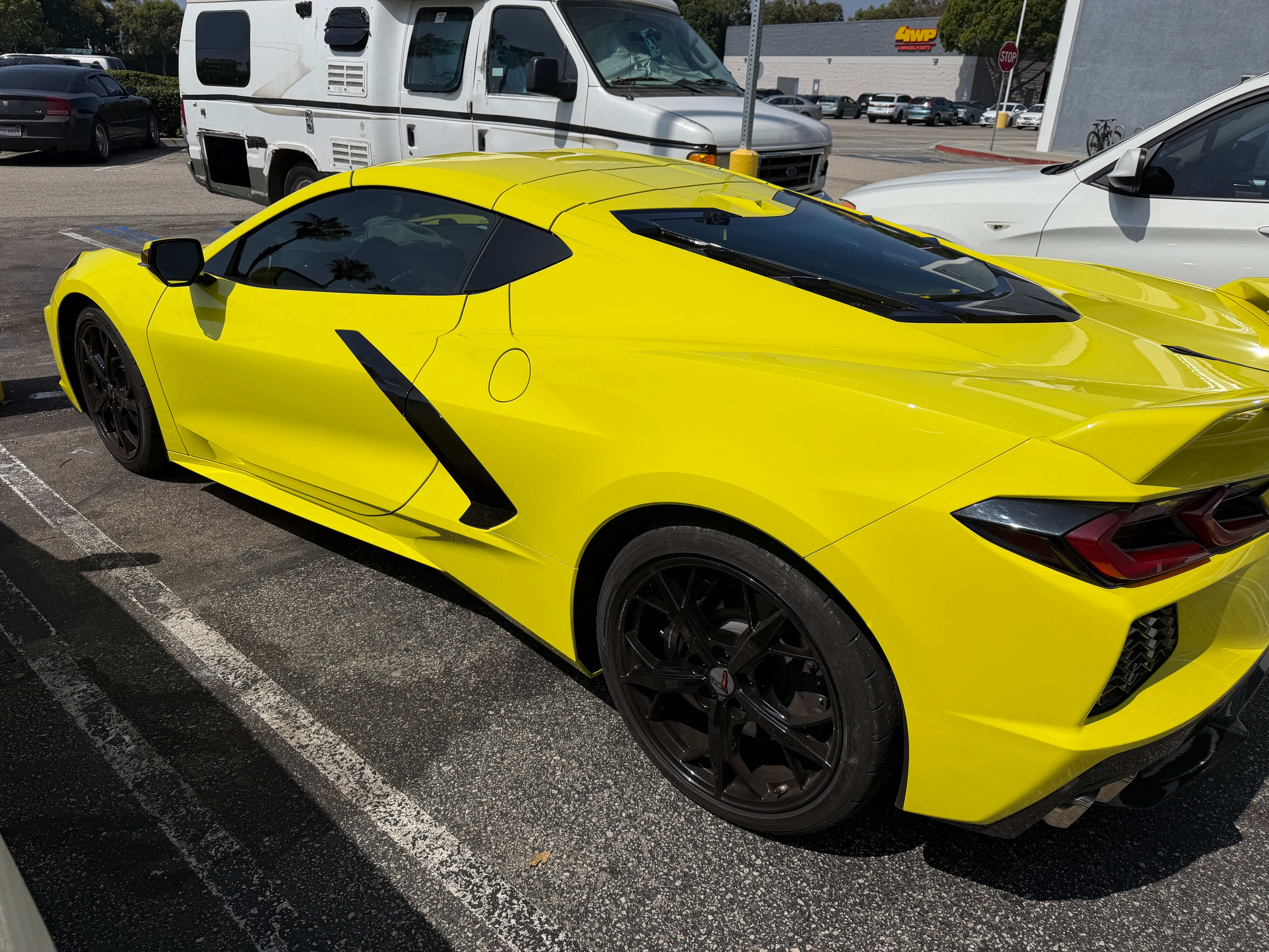 Used 2020 Chevrolet Corvette Stingray Preferred Cpe w/ 2LT Preferred Equipment Group RWD image 2