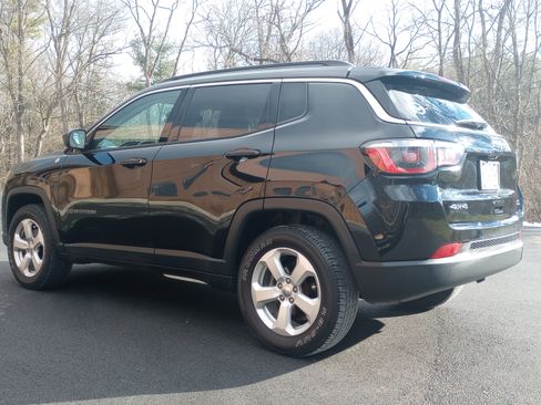 Used 2017 Jeep Compass Latitude w/ Popular Equipment Group image 5