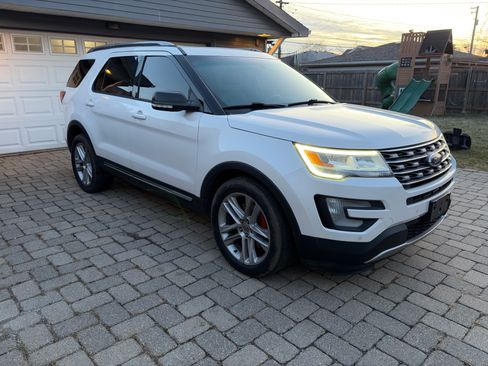 Used 2016 Ford Explorer XLT w/ Equipment Group 202A image 2