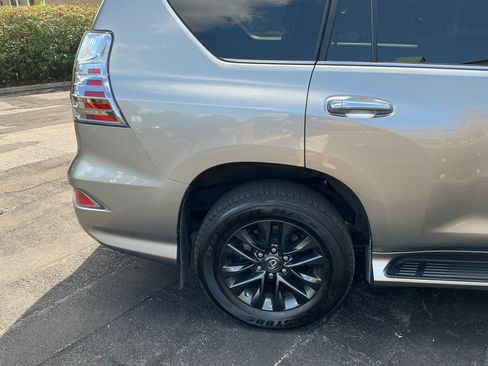 Used 2022 Lexus GX 460 Premium AWD/4WD image 2