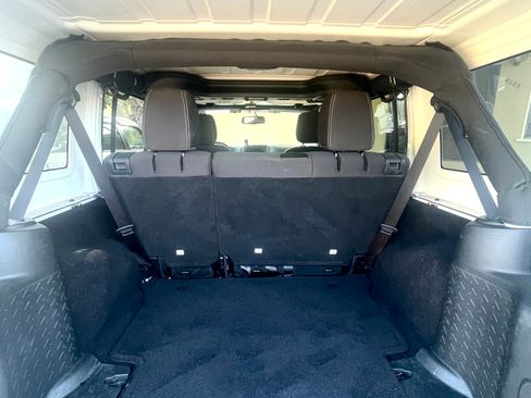 Used 2017 Jeep Wrangler Unlimited Sahara w/ Connectivity Group image 13