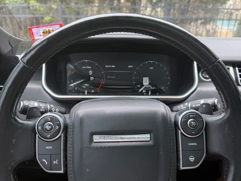 Used 2016 Land Rover Range Rover HSE image 17