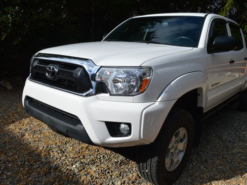 Used 2012 Toyota Tacoma 4x4 Double Cab image 2