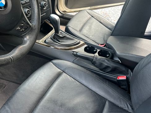 Used 2010 BMW 135i Convertible image 9