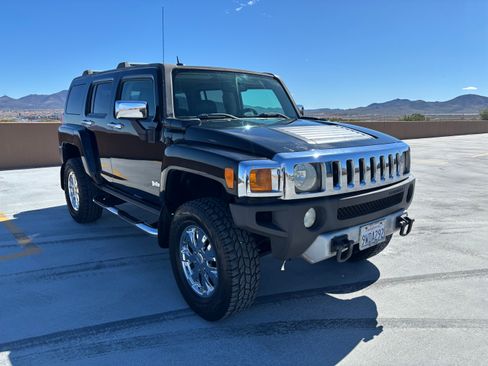 Used 2009 HUMMER H3 Alpha image 10