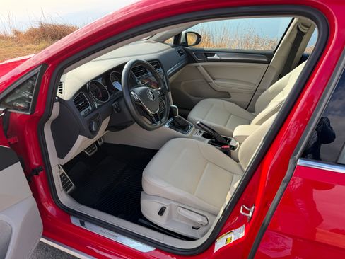 Used 2018 Volkswagen Golf Alltrack SE image 14