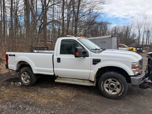 Used 2010 Ford F350 XLT image 2