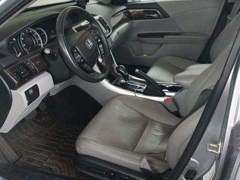 Used 2017 Honda Accord EX-L image 2