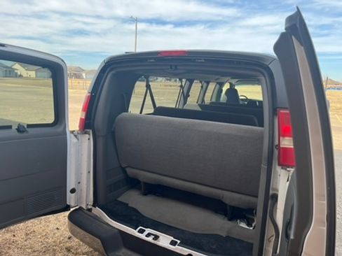 Used 2007 Chevrolet Express 3500 Extended Passenger w/ LT Preferred Equipment Group image 8