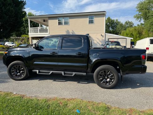 Used 2021 Toyota Tacoma Limited w/ Nightshade Package AWD/4WD image 6