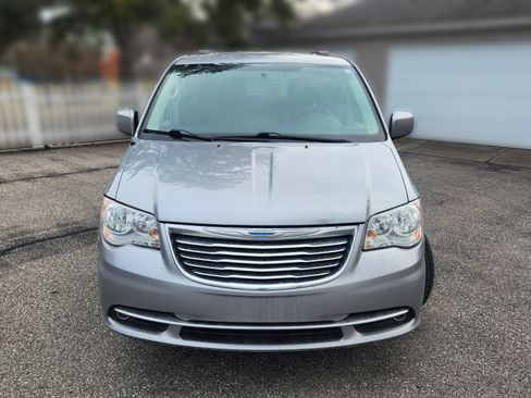 Used 2015 Chrysler Town & Country Touring w/ Driver Convenience Group image 5
