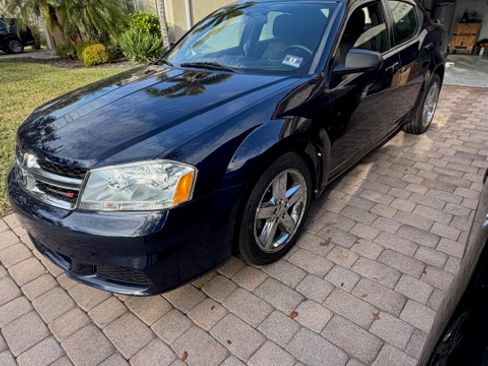Used 2013 Dodge Avenger SE image 2