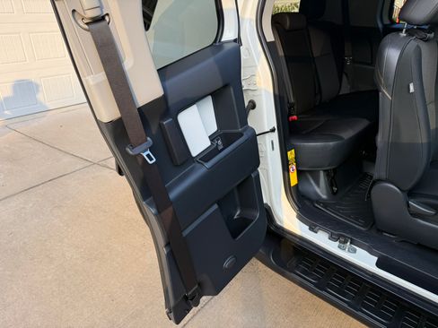 Used 2012 Toyota FJ Cruiser 4WD w/ Upgrade Pkg image 16