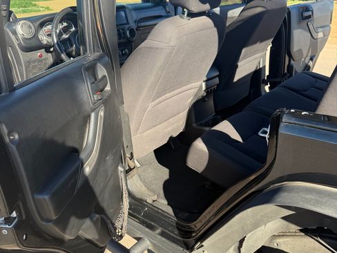 Used 2013 Jeep Wrangler Unlimited Sport image 12