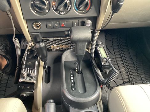 Used 2010 Jeep Wrangler Rubicon w/ PWR Convenience Group AWD/4WD image 11