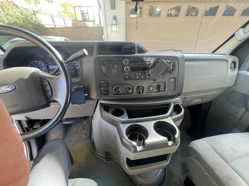 Used 2014 Ford E-350 and Econoline 350 XLT RWD image 13
