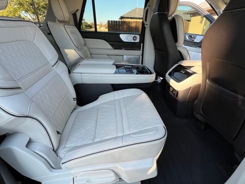 Used 2023 Lincoln Navigator L Black Label image 9