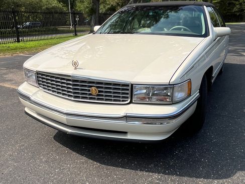 Used 1996 Cadillac De Ville Sedan FWD image 5