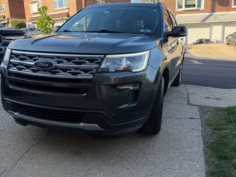 Used 2018 Ford Explorer XLT w/ Equipment Group 201A AWD/4WD image 12