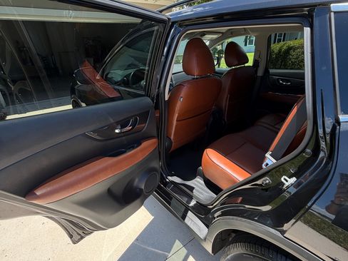Used 2018 Nissan Rogue SV FWD image 15