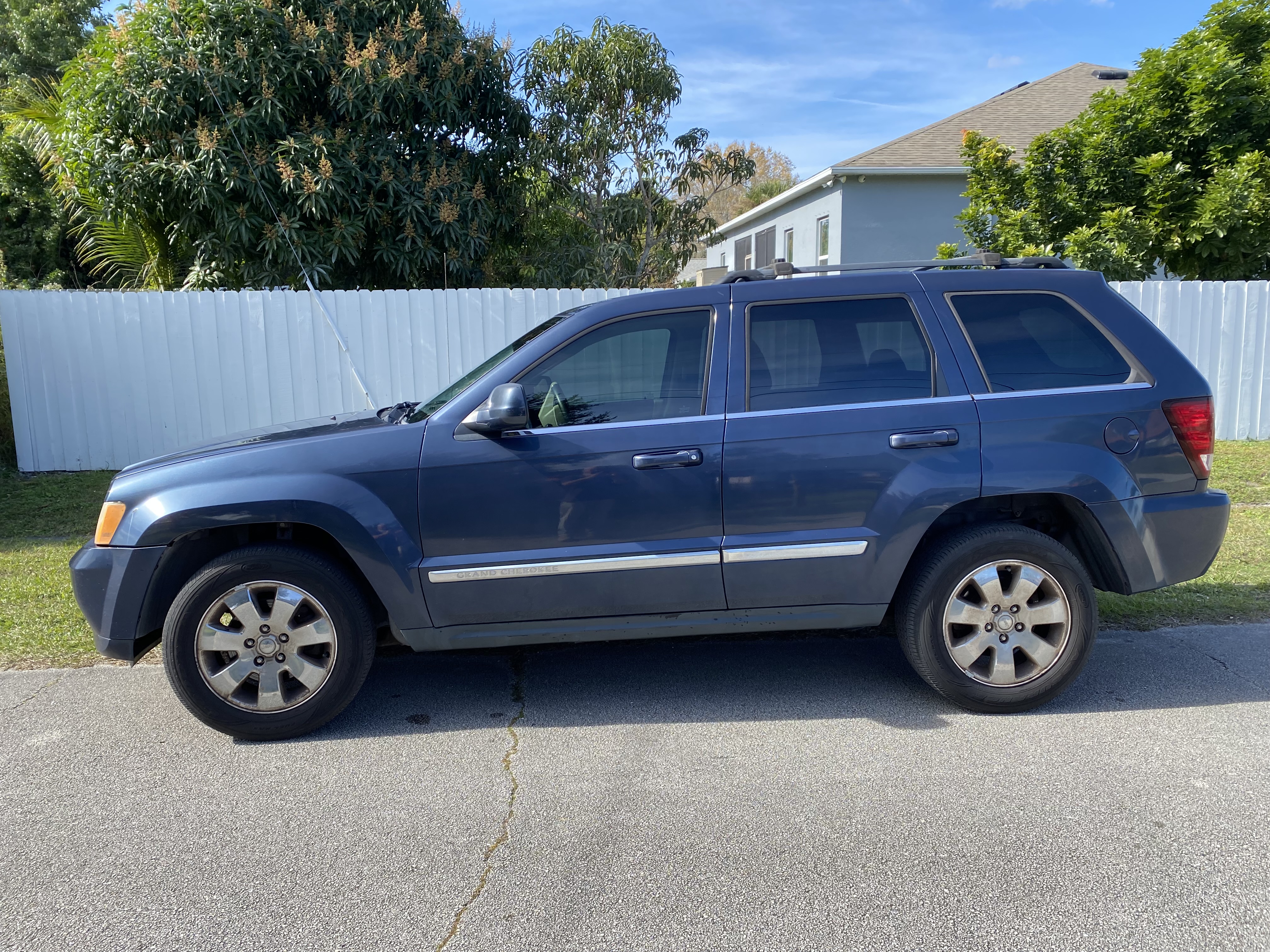 Used 2008 Jeep Grand Cherokee Limited w/ Trailer Tow Group IV RWD image 2