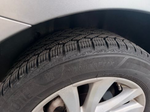 Used 2013 MAZDA MAZDA3 i Touring FWD image 8