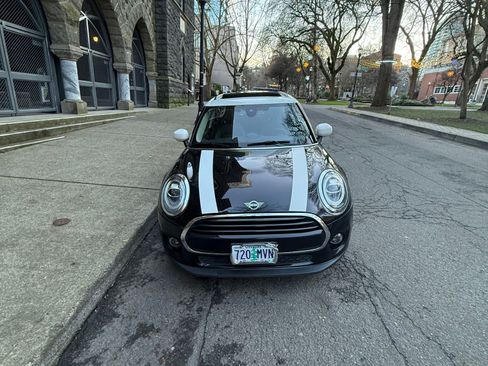 Used 2020 MINI Cooper 4-Door Hardtop w/ Storage Package image 11