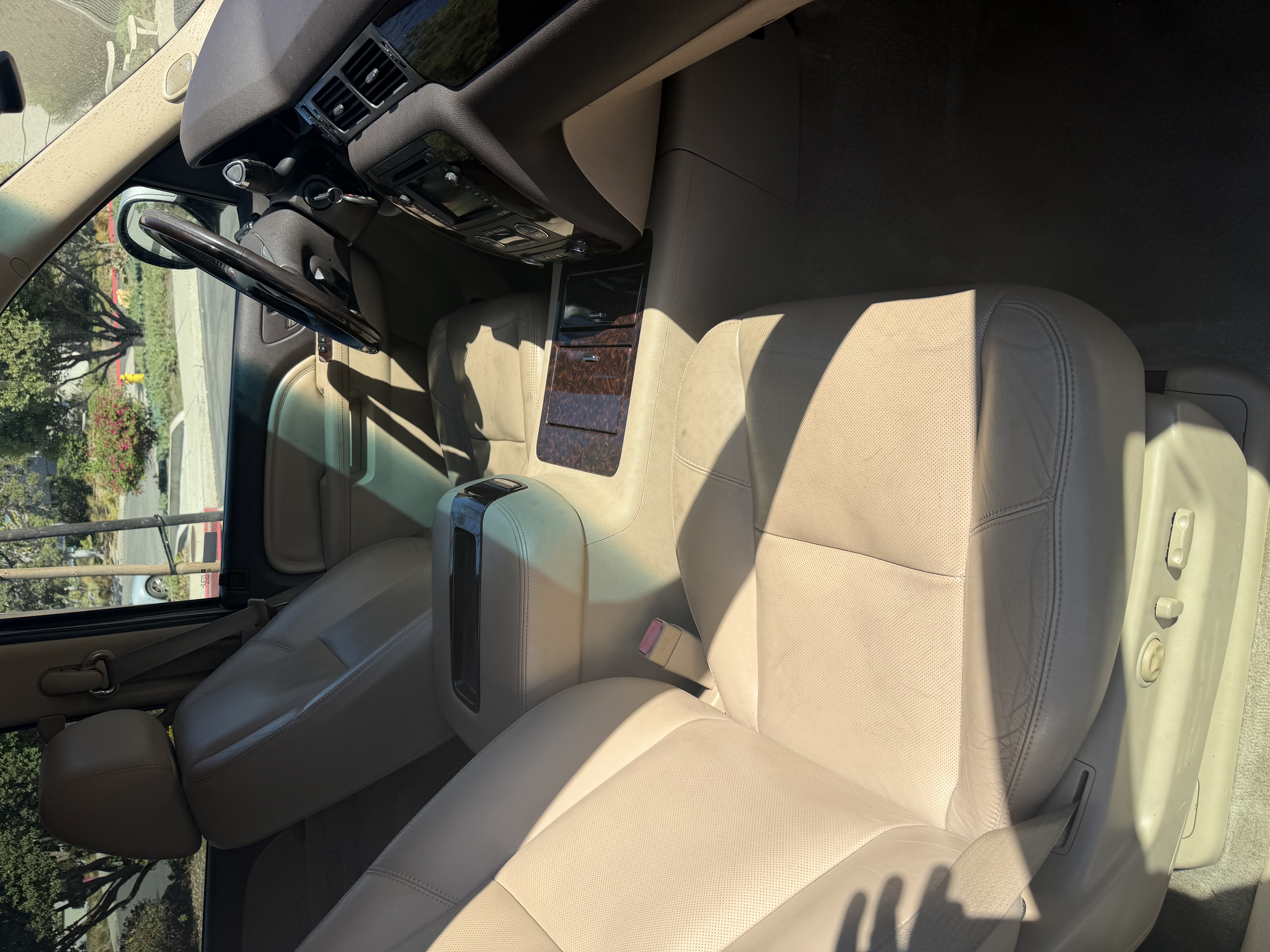Used 2011 GMC Yukon XL Denali RWD image 11