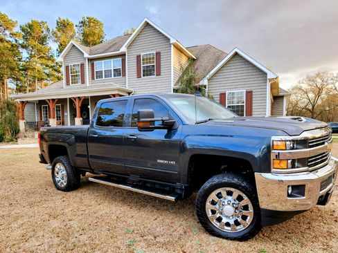 Used 2017 Chevrolet Silverado 2500 LT w/ LT Convenience Package image 1