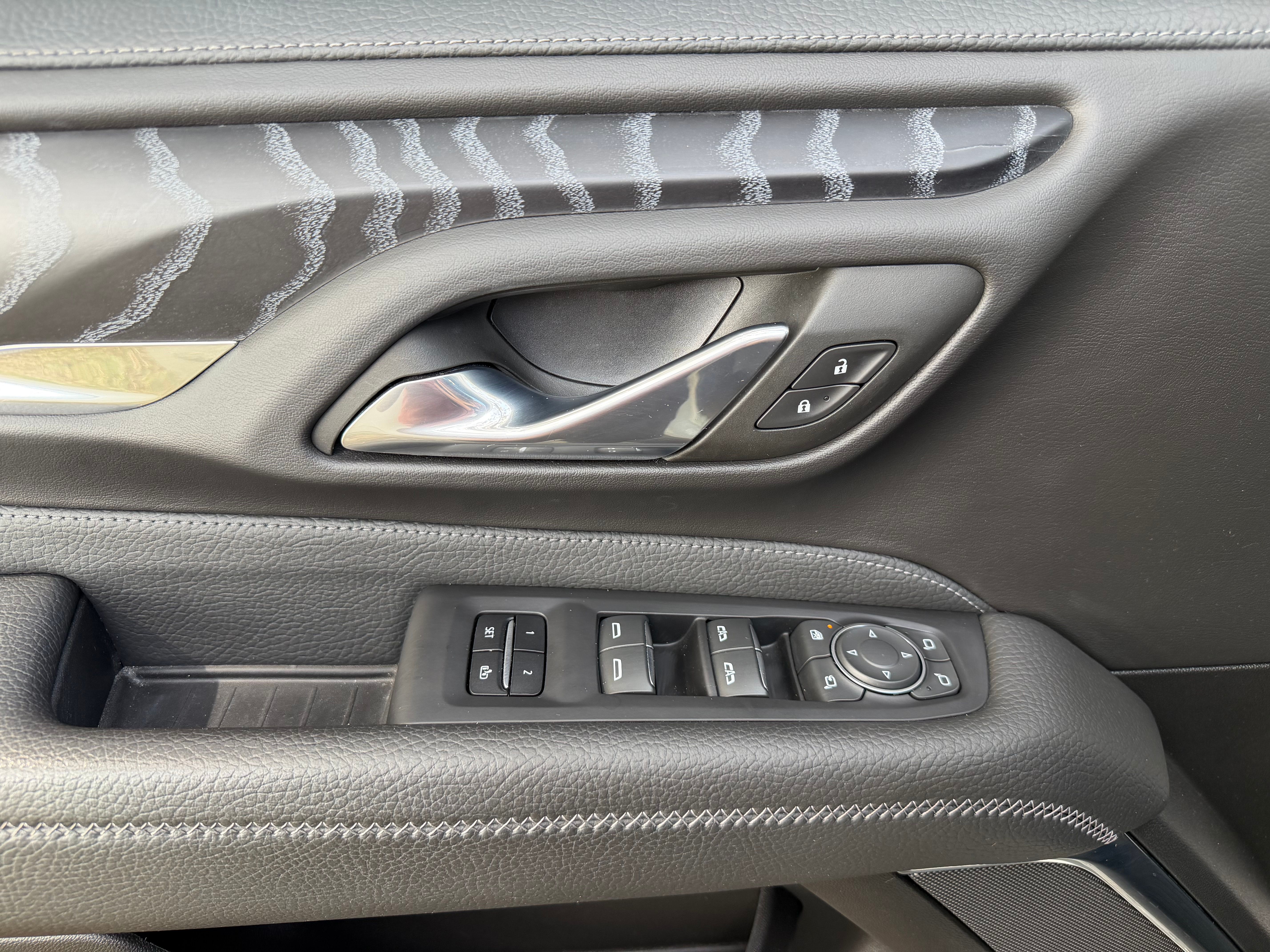 Used 2023 GMC Yukon Denali AWD/4WD image 18