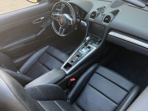 Used 2017 Porsche 718 Boxster image 13