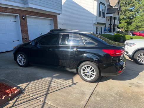Used 2017 Ford Focus SE FWD image 6