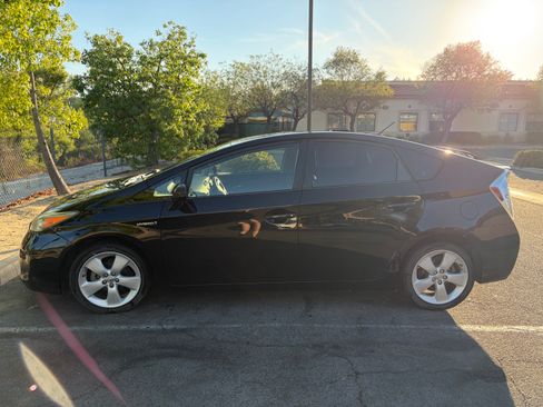 Used 2013 Toyota Prius Five FWD image 11