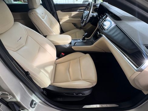 Used 2017 Cadillac XT5 FWD image 10