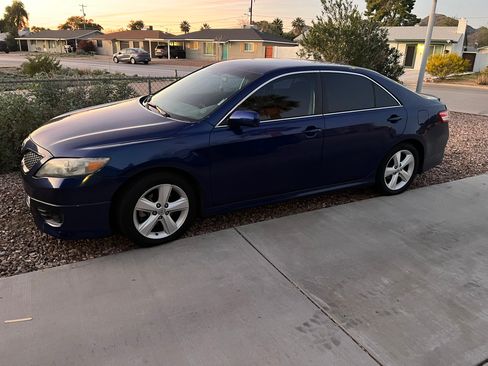 Used 2011 Toyota Camry SE image 1