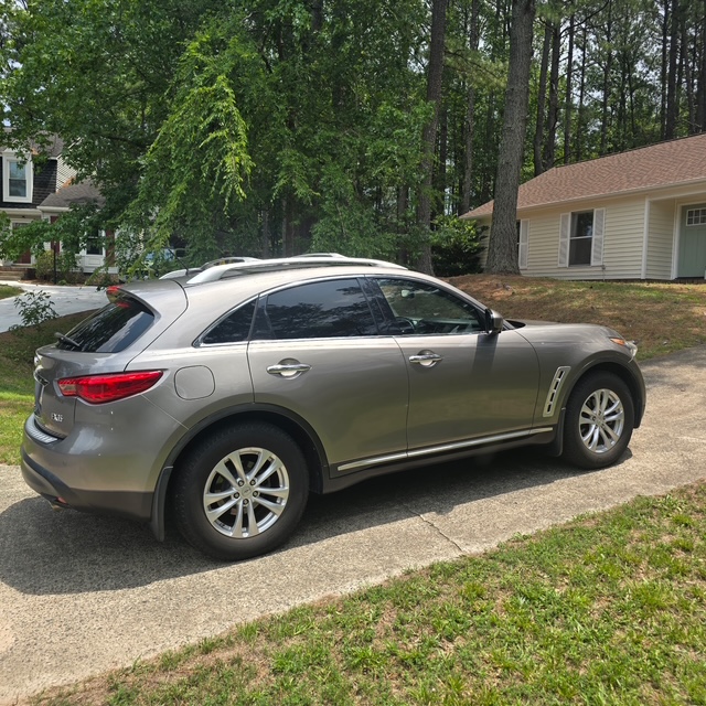 Used 2011 INFINITI FX35 AWD w/ Premium Pkg image 4