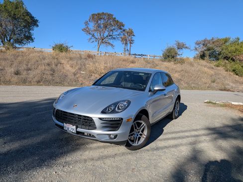 Used 2018 Porsche Macan Sport Edition image 2