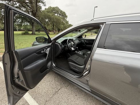 Used 2018 Nissan Rogue SV FWD image 6