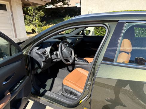 Used 2021 Lexus UX 250h w/ Accessory Package (Z1) image 9