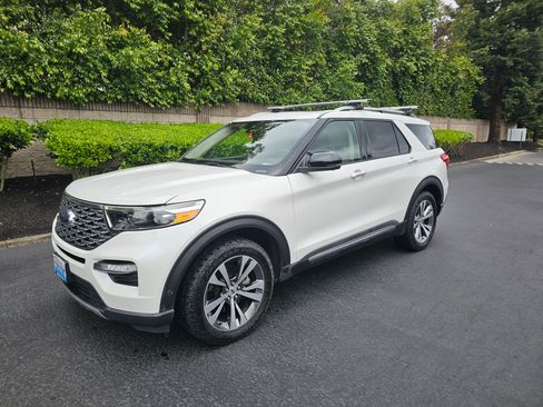 Used 2020 Ford Explorer Platinum w/ Premium Technology Package AWD/4WD image 1