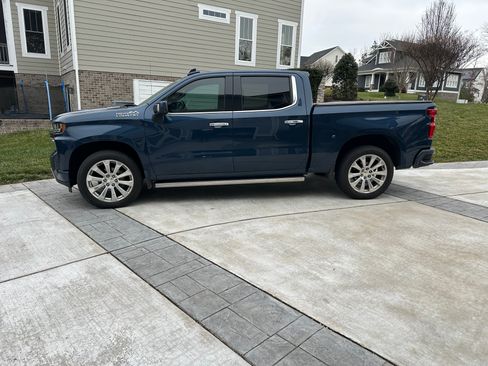 Used 2020 Chevrolet Silverado 1500 High Country w/ Technology Package image 2