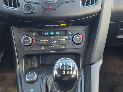 Used 2017 Ford Focus SE image 14